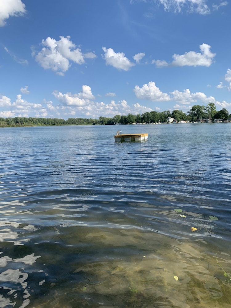 Miner Lake Lakefront Beach Cottage for Family Fun
