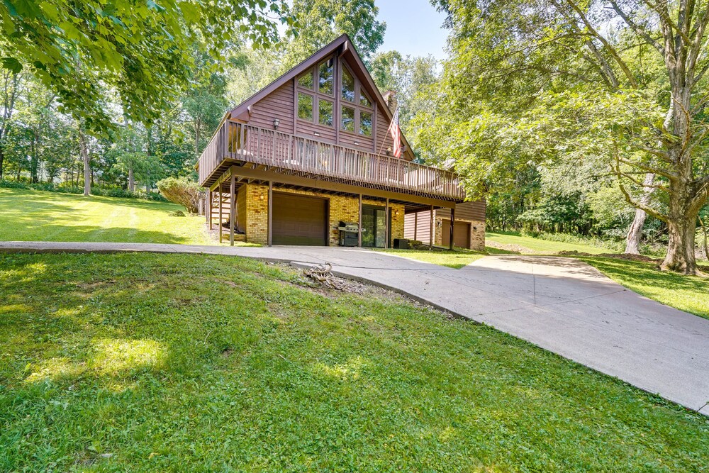 Cabin w/ Deck ~ 3 Mi to Apple Valley Lake! view 5