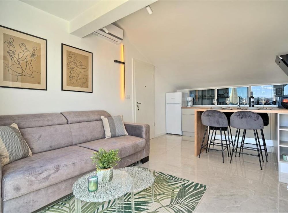 Apartment Domenico - 50 m From the sea