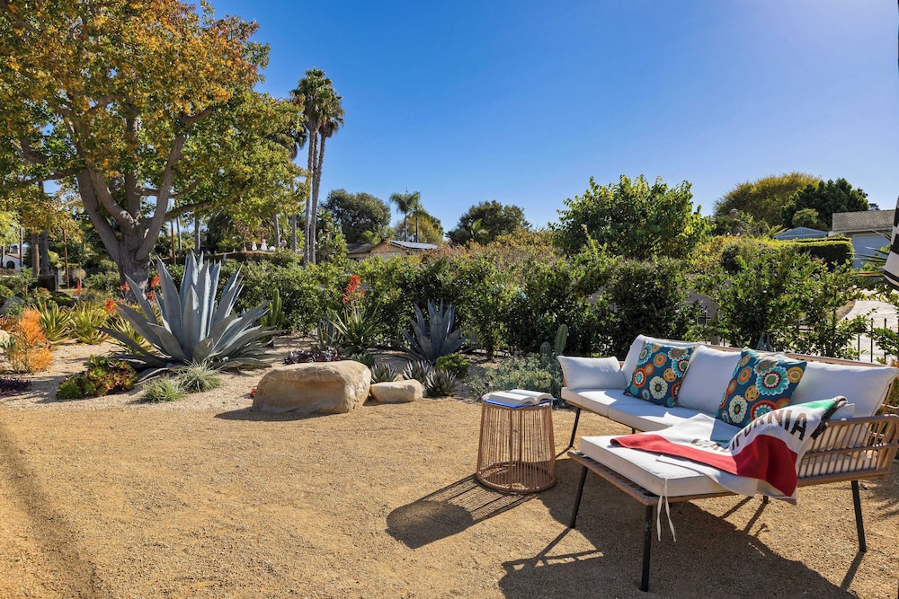 Hummingbird Haven by Avantstay Dog-friendly, Near the Beach, Huge Yard+hot Tub