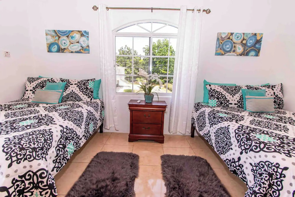 Runaway Bay Gem Villa view 2