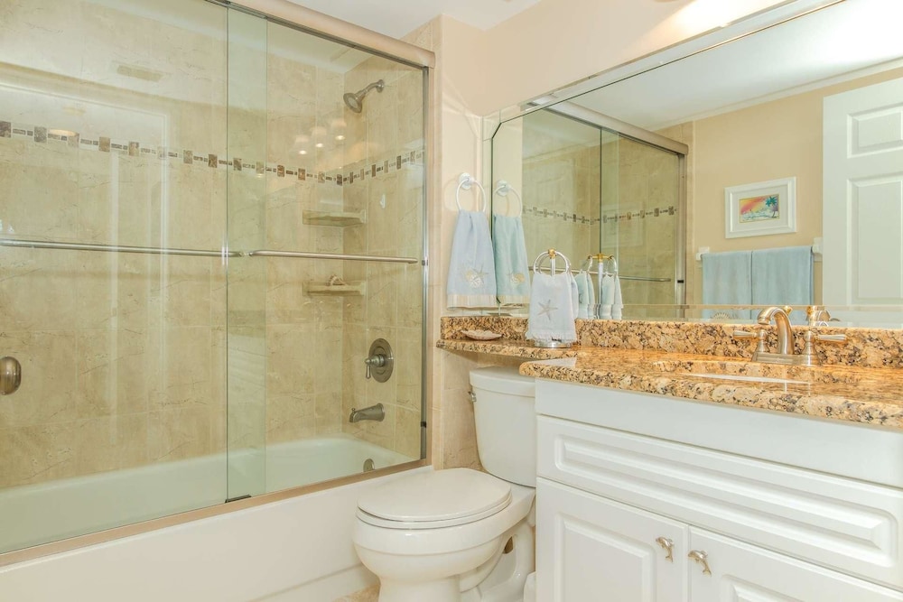Hibiscus Pointe 124