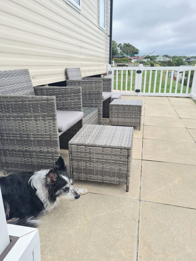 3 Bed Lodge - Sleeps 6 - Parking - Pets - Wifi