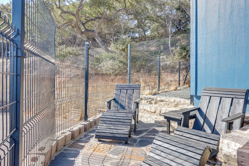Close to Canyon Lake: Cabin - Boat Ramp & Hot Tub