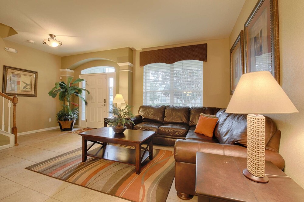 7669 Windsor Hills