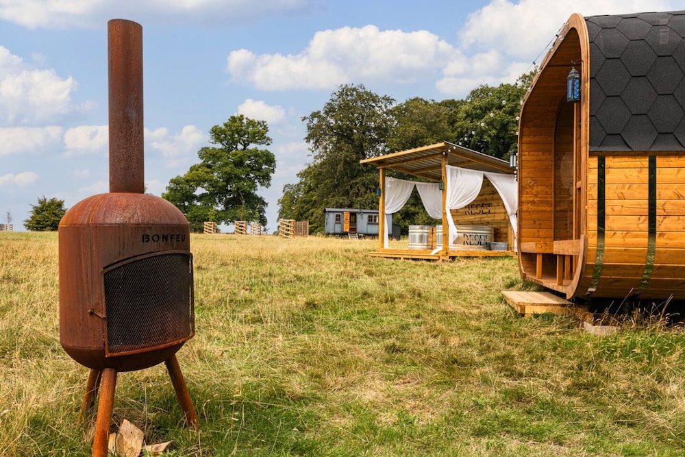 Drovers Hill at Stonor - Redwood - Shepherds hut