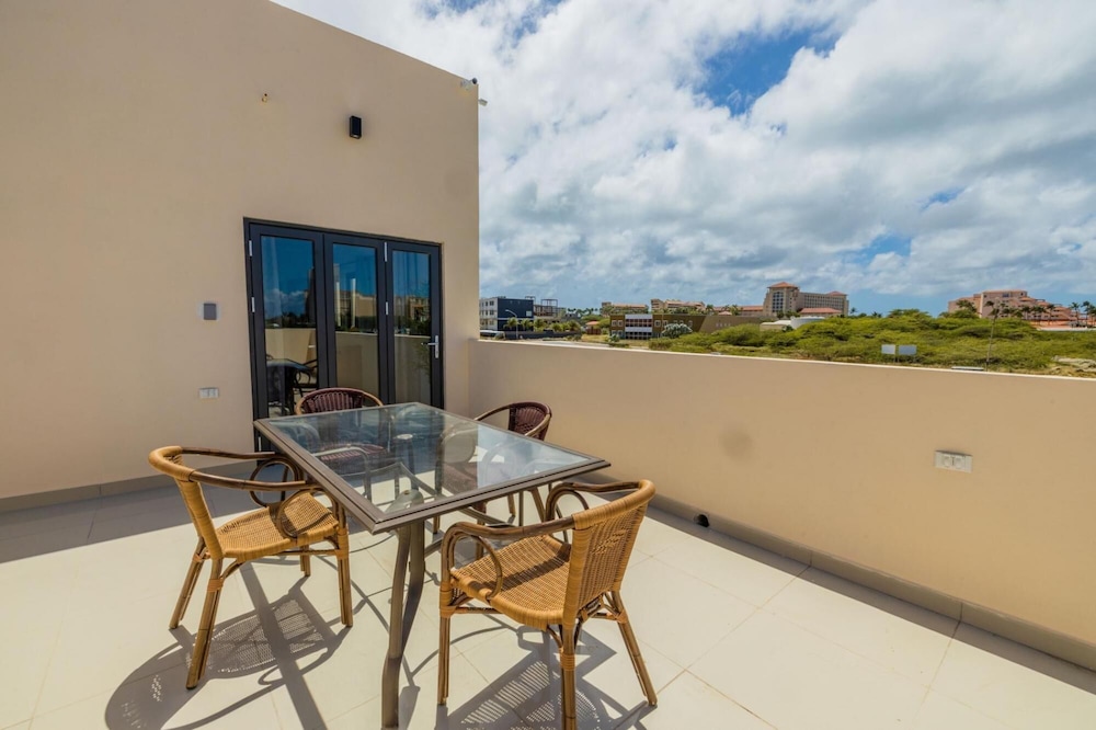 NEW 4br4ba Villa Across of Palmbeach w Pvt Pool