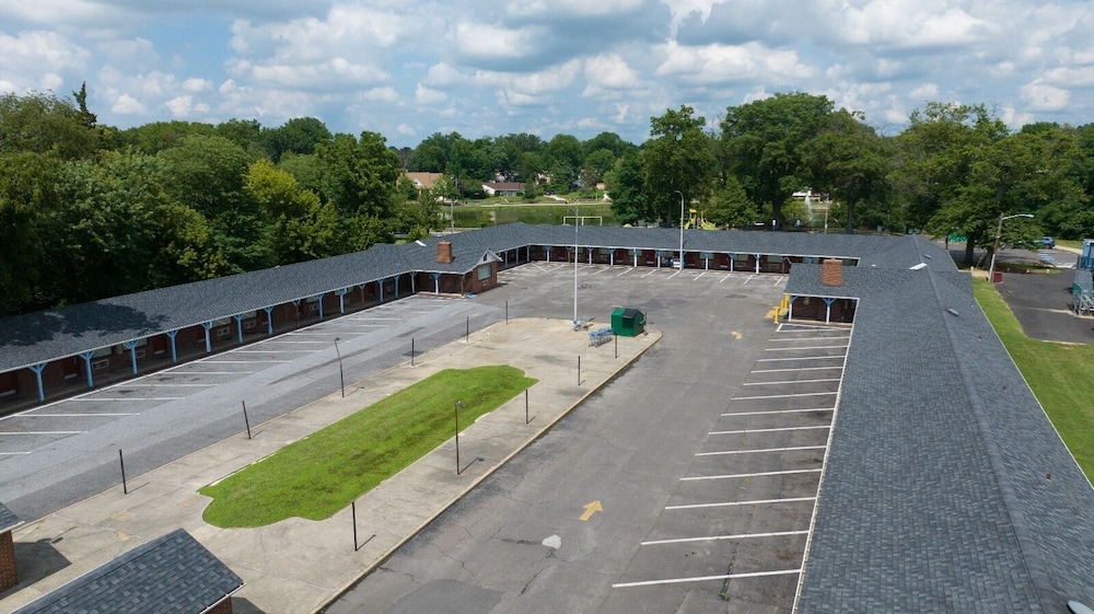 Budget Inn and Suites