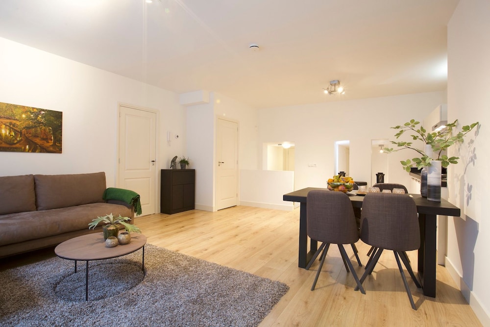 Canal Garden Apartment
