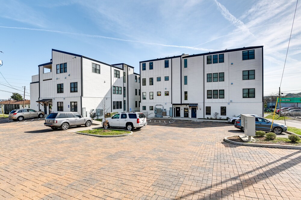 Modern Nashville Condo: Walk to Local Breweries! view 3
