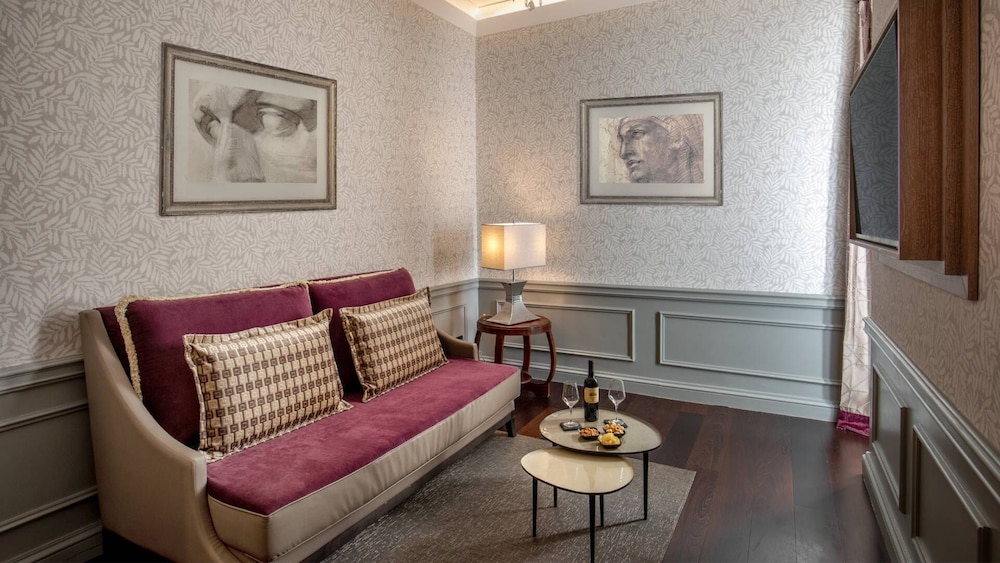 The Inn at the Spanish Steps Elegant Collection - The Gem