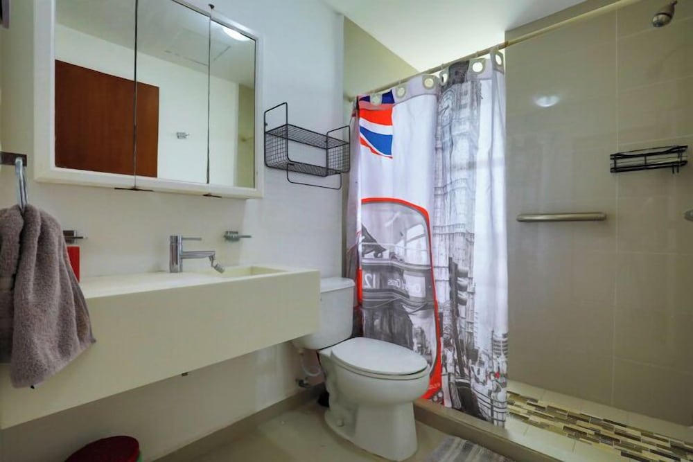 Spacious Condo with Gym & Pool Cancun