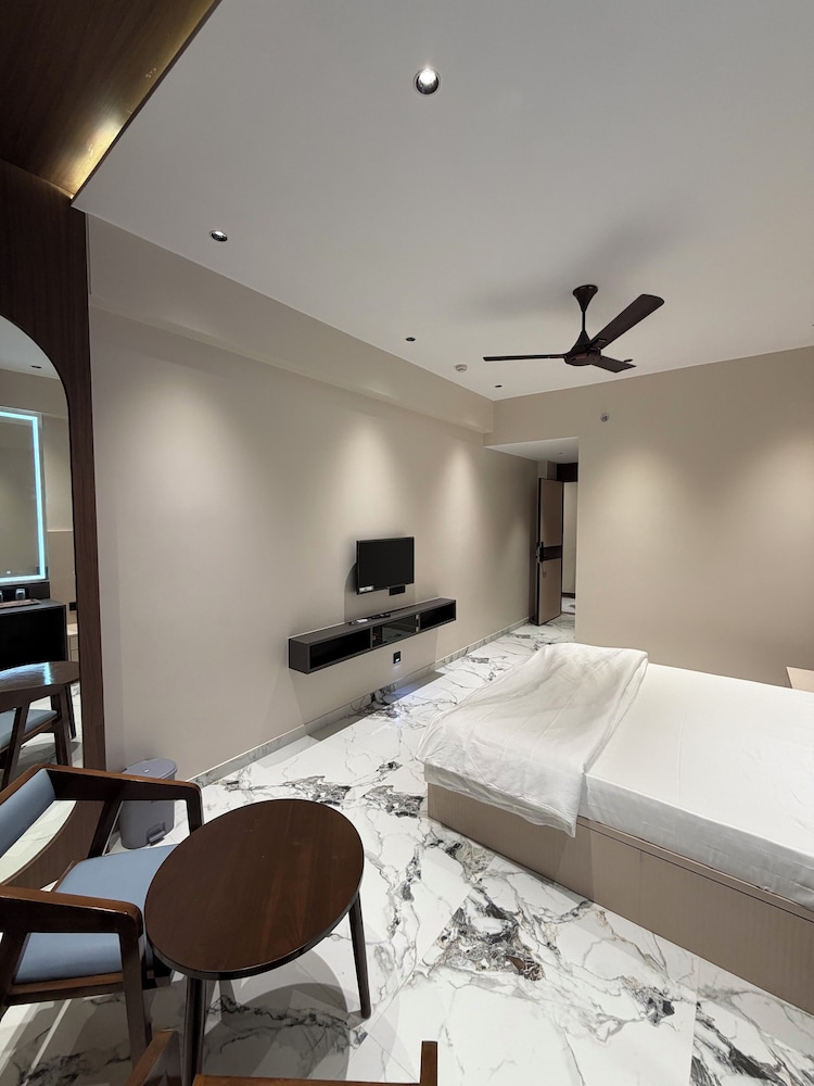 Bharat Inn Hotel And Restaurant