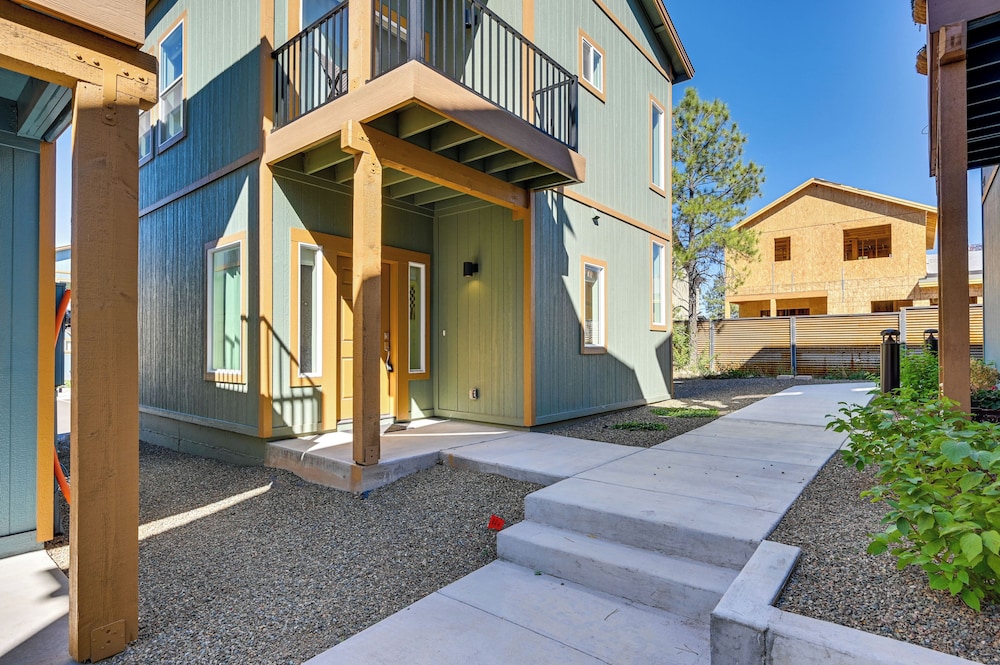 2 Mi to Dtwn Flagstaff: Home w/ Balcony! view 5