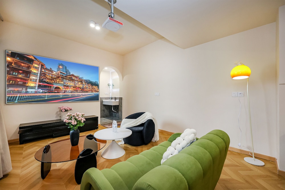 Baihong Riverview Drone Show Apartment