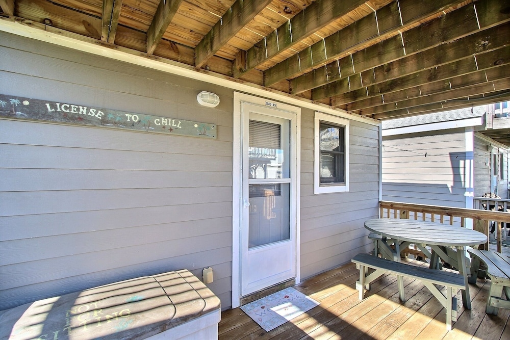 16 License To Chill 1 Bedroom Condo by RedAwning