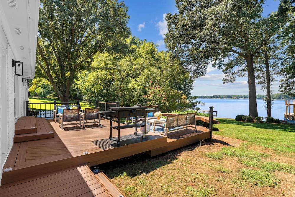 Lakefront Living W/optional Boat Rental