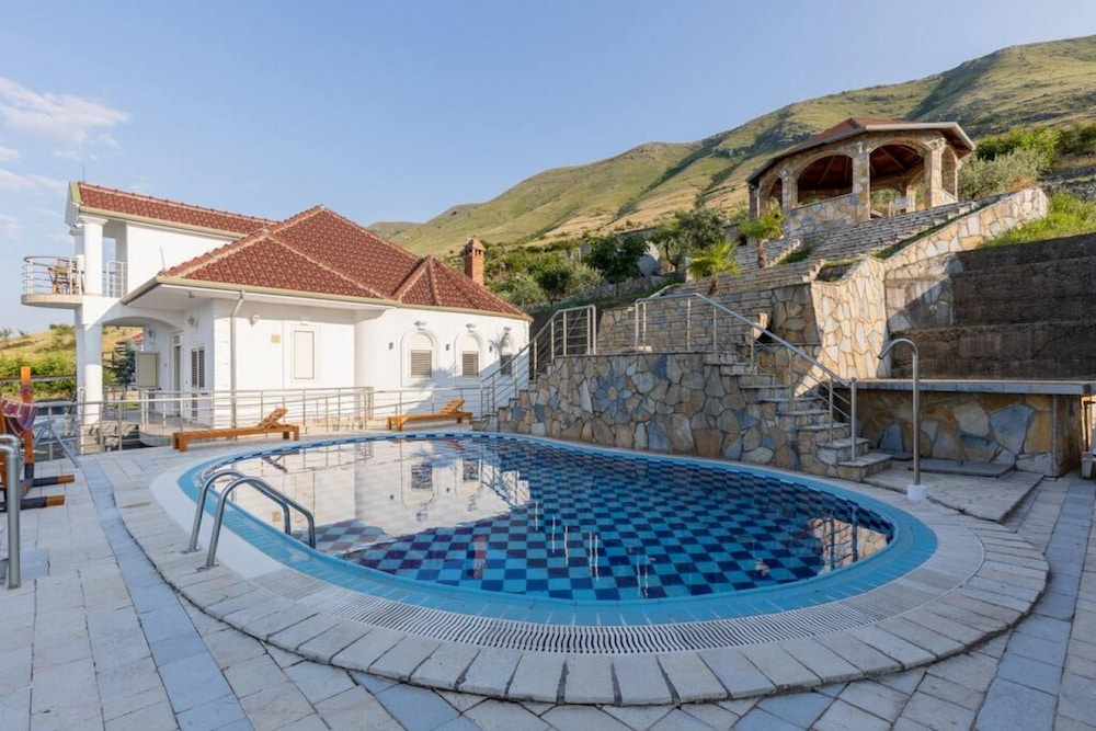 The Lake House 1 in Shkod r