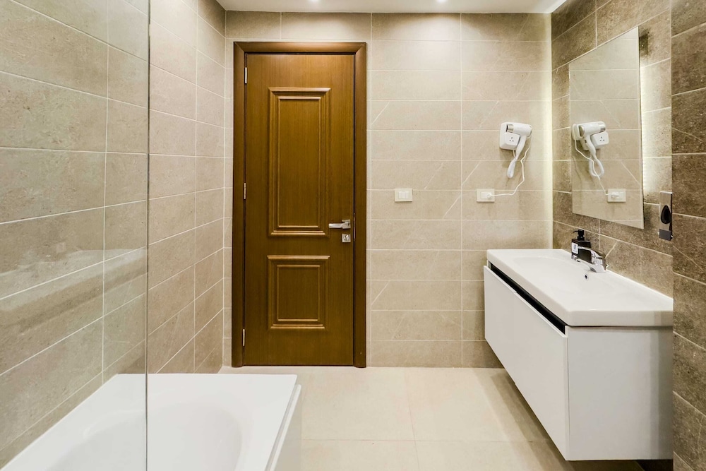 Ample & Artistic 2bdr Apt. 5 min to CAI Airport