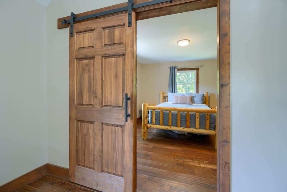 Tranquil Heights Cabin In Hocking Hills- HOT Tub!