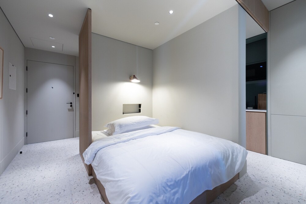 Modern Studio at Upside Living With Burj Views - Business Travelers