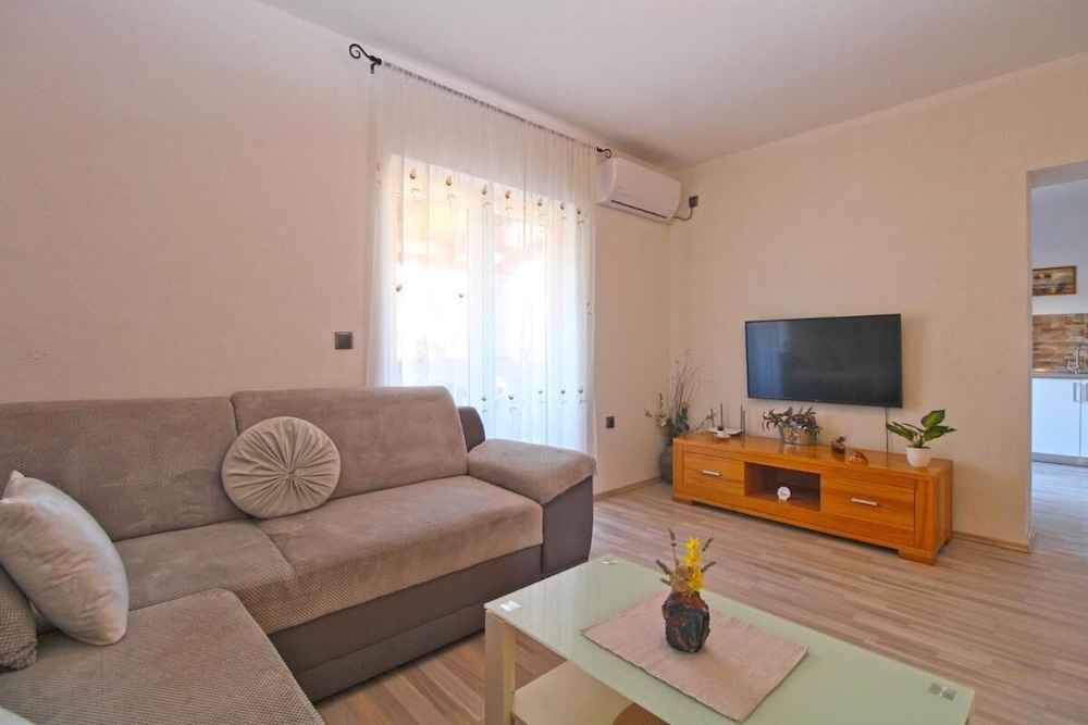 Spacious Apartment With Terrace and BBQ