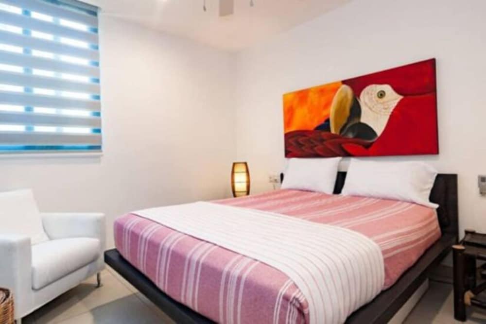 Spacious Contemporary 2 Bed Swim Up Condo- ENCANTO 102 – By Salt-Kisse view 3
