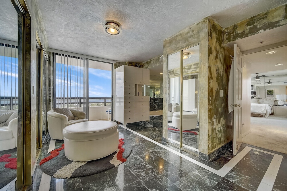 Sherwin Condominium 1801