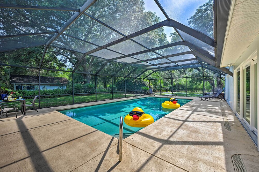 Tampa Bay Area Vacations - Huge Lutz Family Retreat w/ Game Room  Pool! - Property Image 1