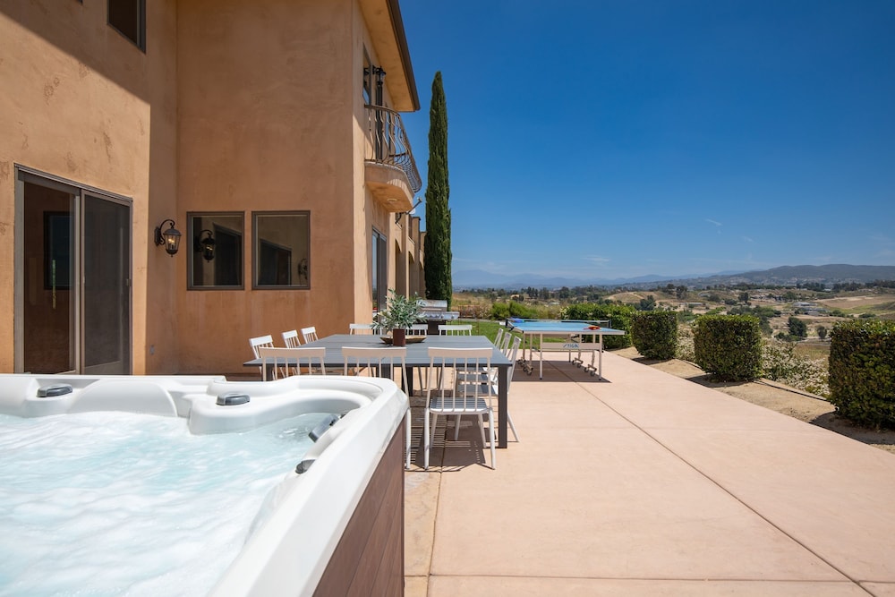 Palazzo Del Sol By Avantstay Breathtaking Home w Mountain Views Hot Tub