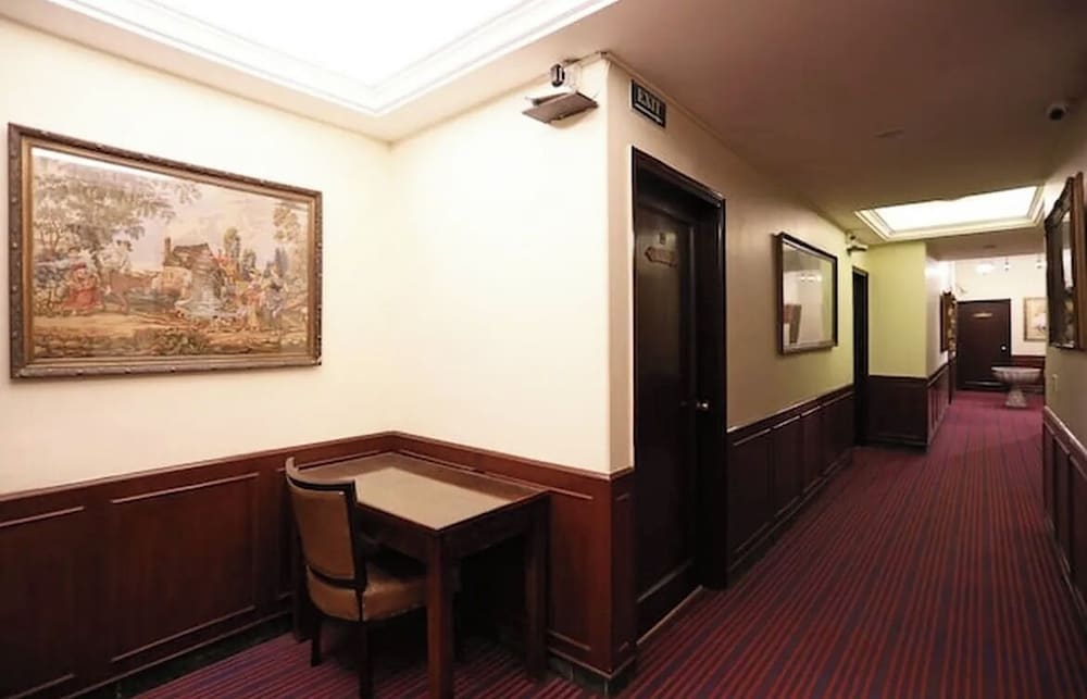 Hamilton Hotel