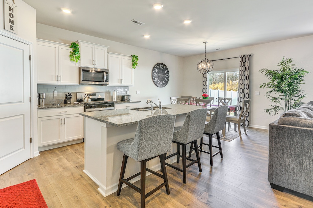 9 Mi to Old Salem: Spacious Family Home w/ Yard!
