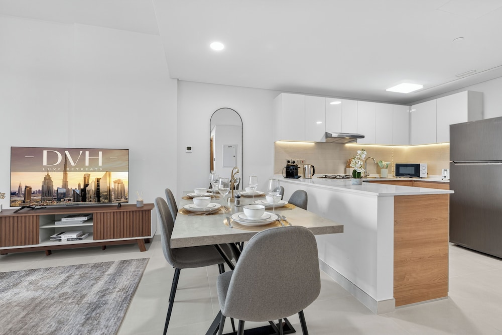Radiant Boulevard by DVH Luxe Retreats