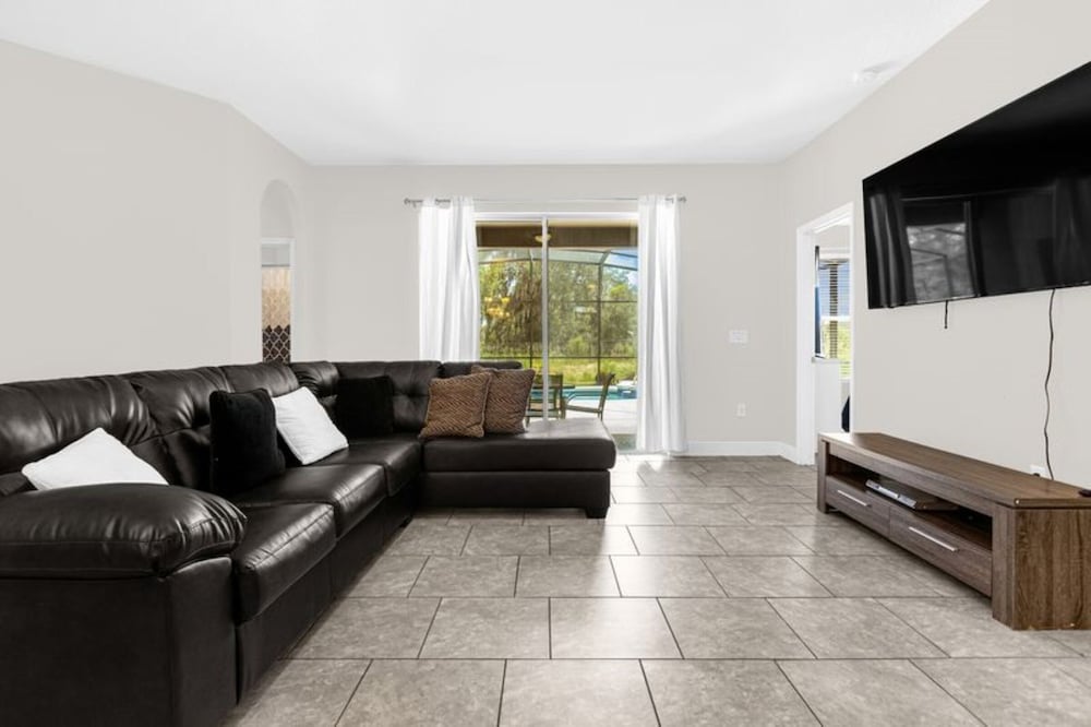 Solterra Swanky