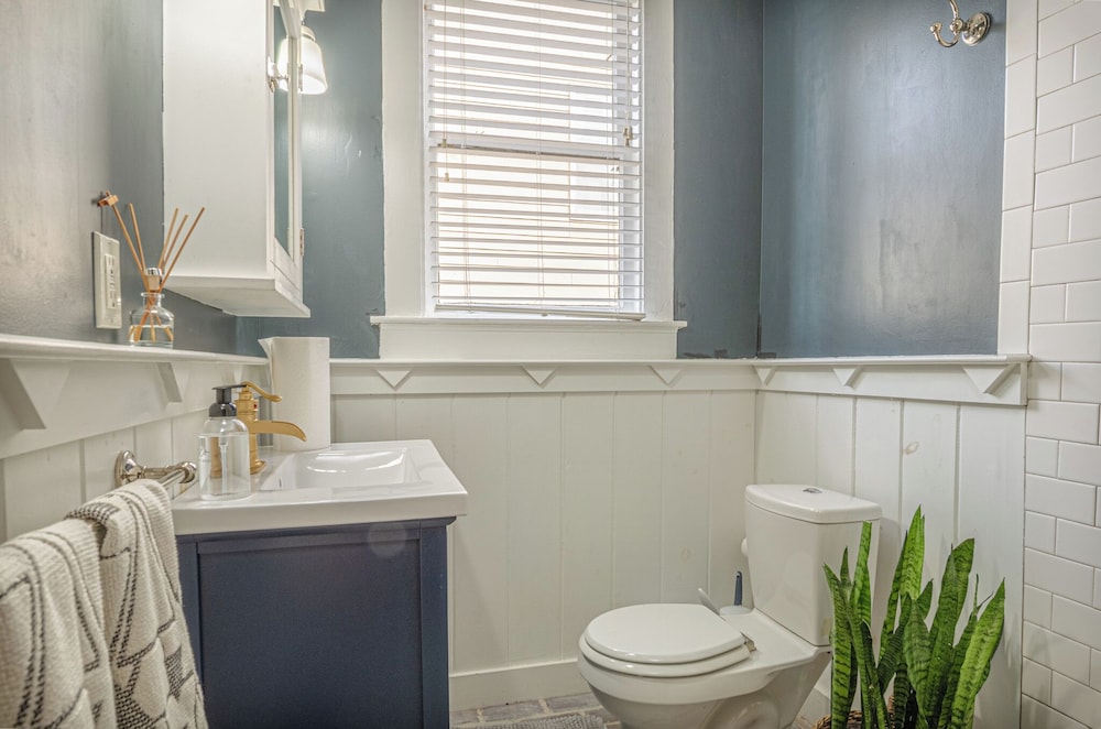 Spacious 3BR Midtown Home - Grad Family
