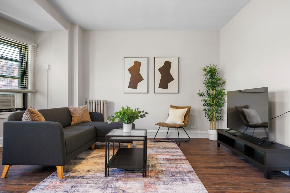 Modern 1BR - Kenwood 501