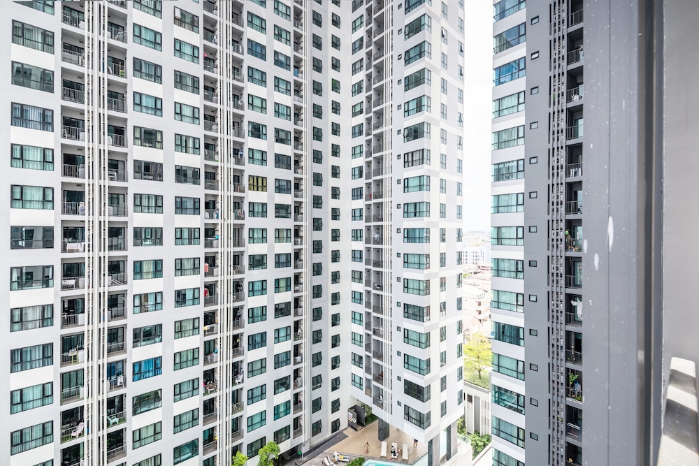 The Base Central Pattaya by Favstay