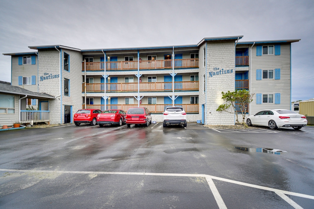 Hotel Dog-friendly Ocean Shores Condo w/ Balcony & Views - Image 1