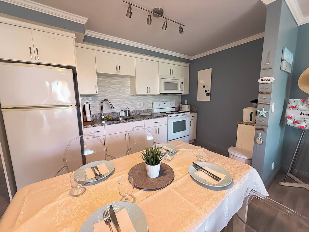 NEW Stunning Beachfront Condo at the Coral Beach