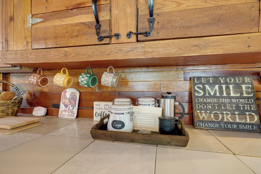 Glamping-style Cabin on 20-acre Farm Near Lutz!