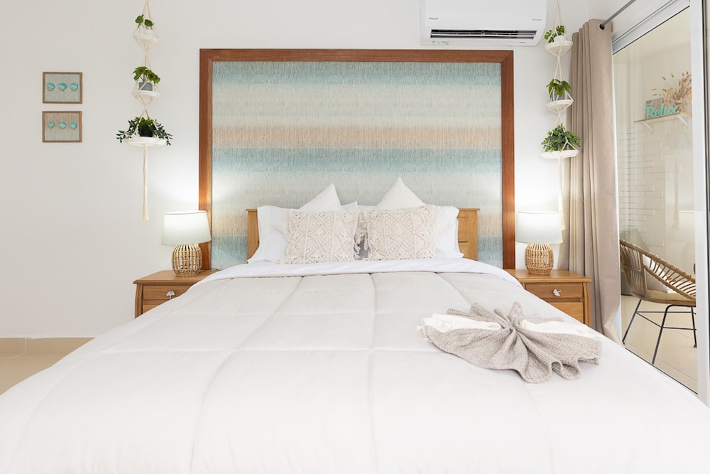 The Farallon Beach Condo by Acomodo