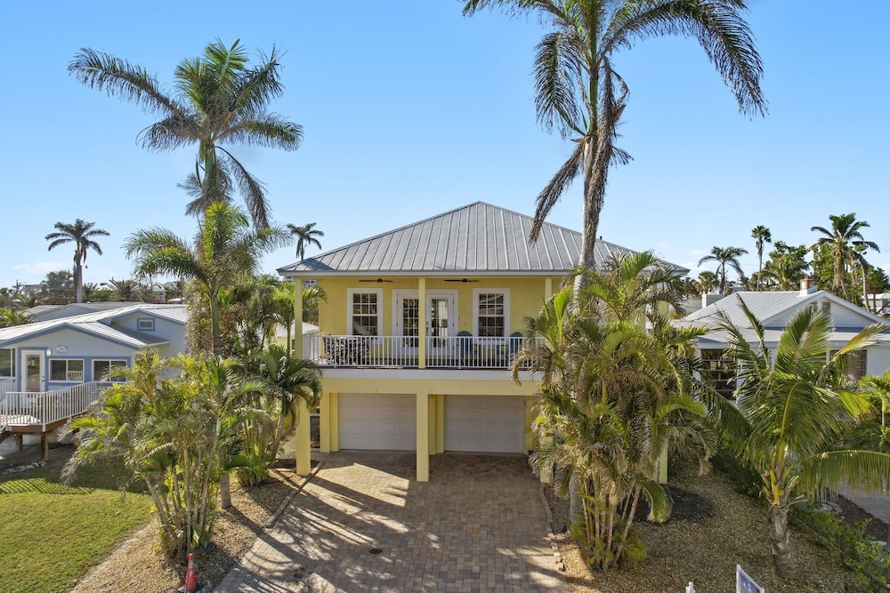 241 Oasis Pearl: 3br Pool Home! 3 Bedroom Home