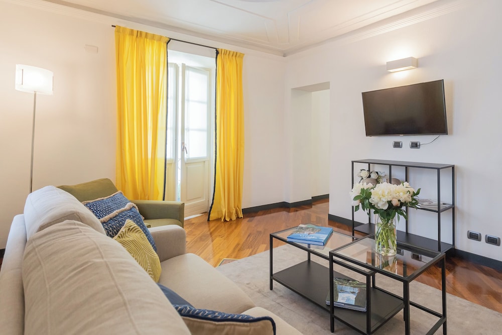 Lake Holiday Como by Rent all Como