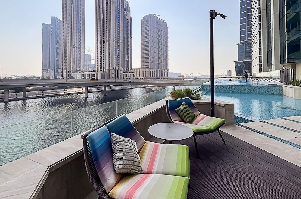 Cozy Luxury 1BR Apt in Business Bay