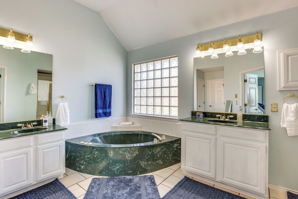Lakefront Home w/ Pool, Patio & Views in Rockwall