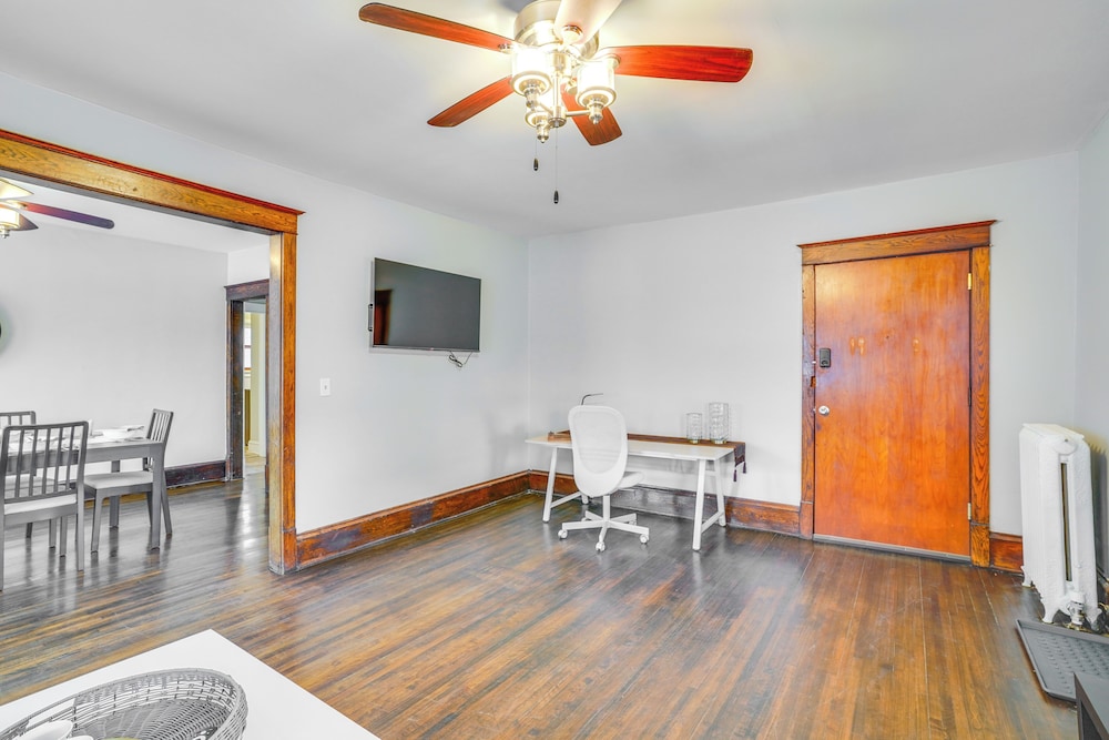 Cozy Minneapolis Apartment, 1 Mi to Downtown!