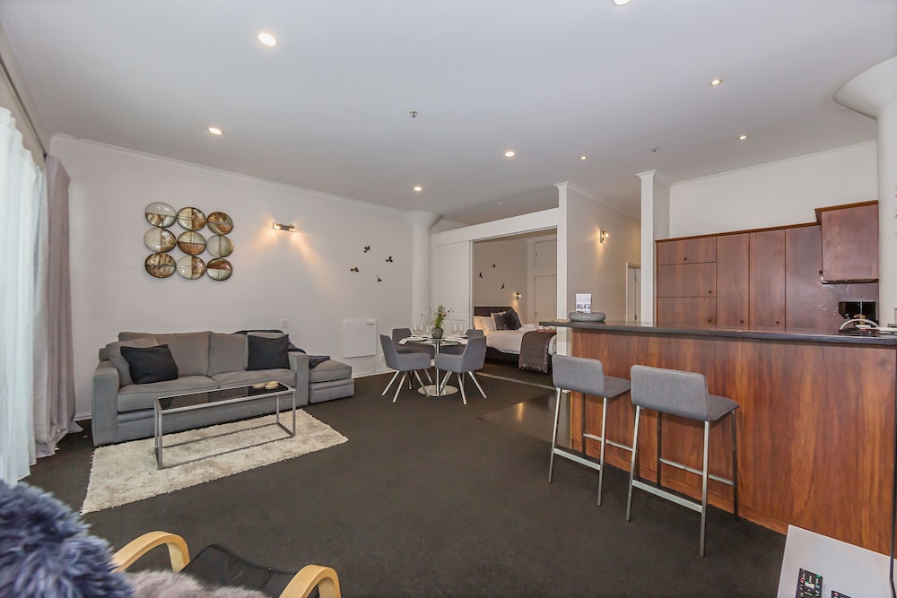 Princes Wharf 1BR Home Away From Home