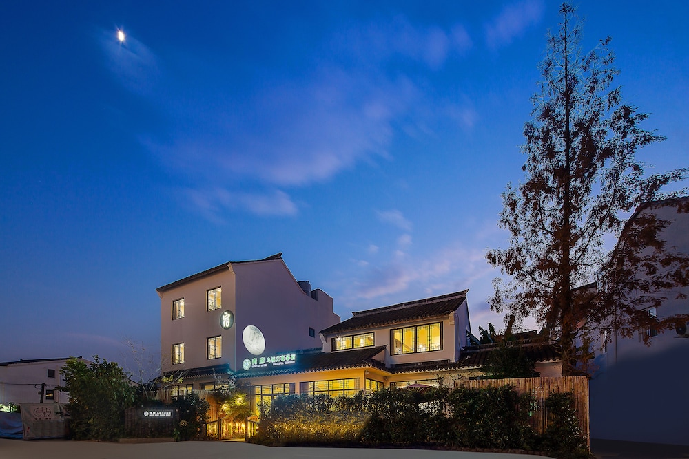 Wuzhen Ziye Musu Inn