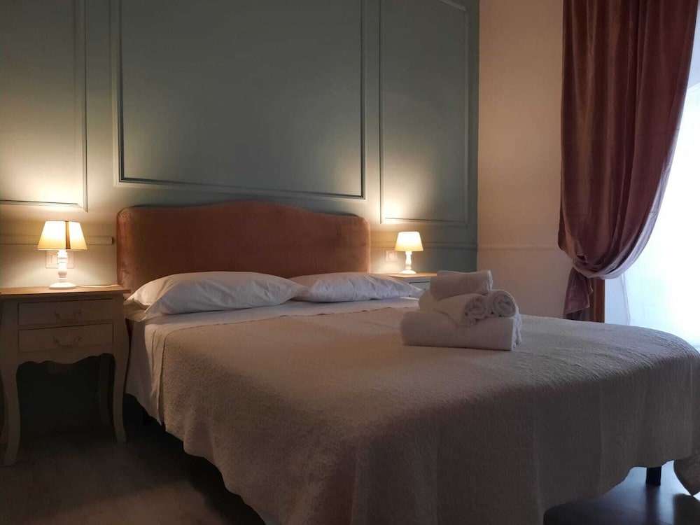 Urbana collection guest house