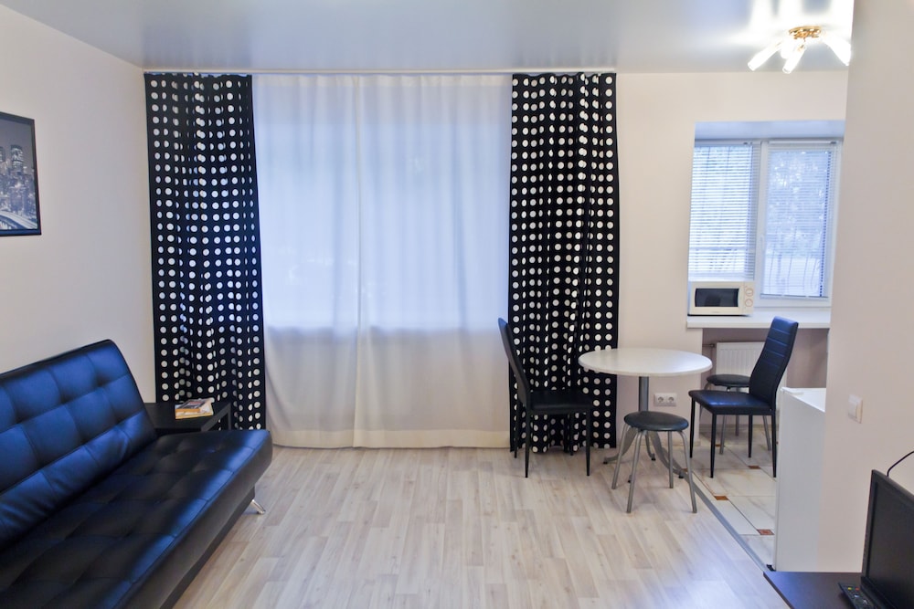 Apartment ALLiS-HALL on Malysheva 73a